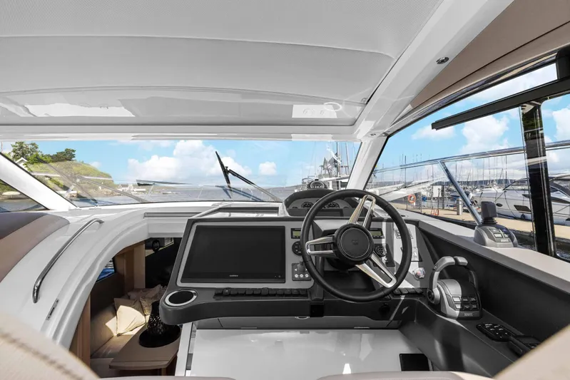 V40188 Yacht Photos Pics 