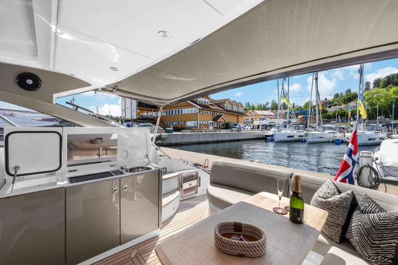 V40188 Yacht Photos Pics 