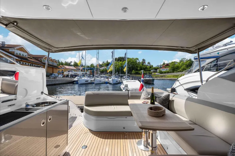 V40188 Yacht Photos Pics 