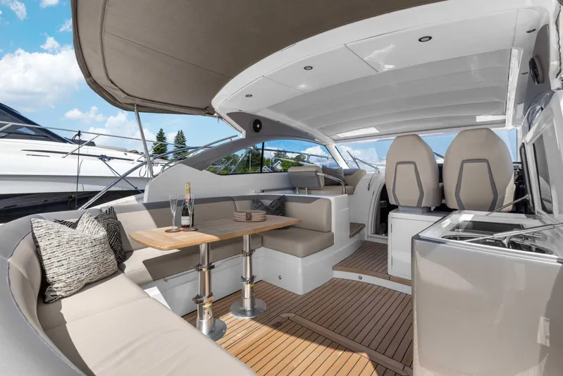 V40188 Yacht Photos Pics 