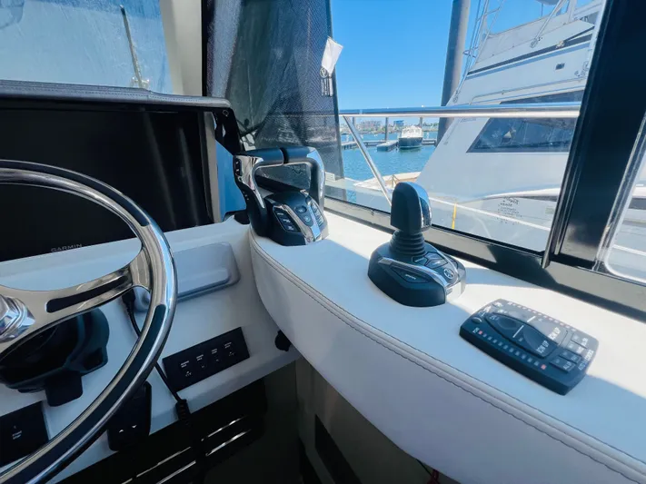  Yacht Photos Pics 2025 REGAL 42 XO - Image 15