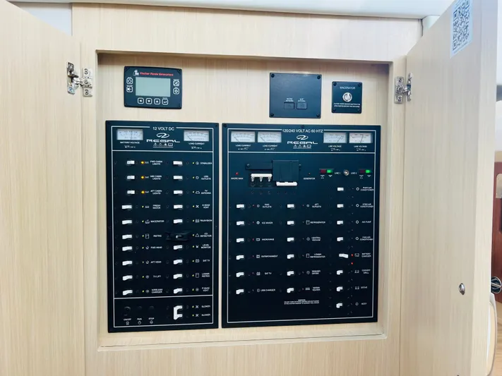  Yacht Photos Pics 2025 REGAL 42 XO - Image 18