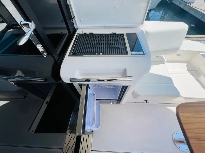  Yacht Photos Pics 2025 REGAL 42 XO - Image 31
