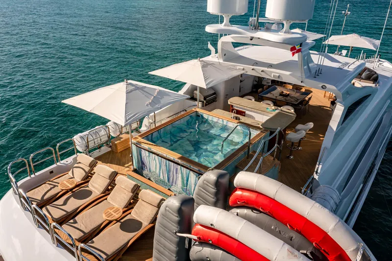 Impromptu Yacht Photos Pics 