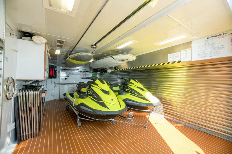 Impromptu Yacht Photos Pics 