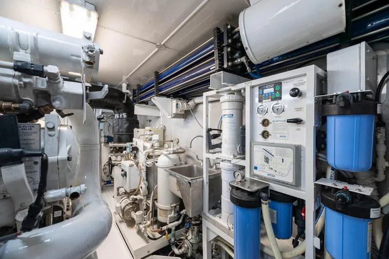 Impromptu Yacht Photos Pics 