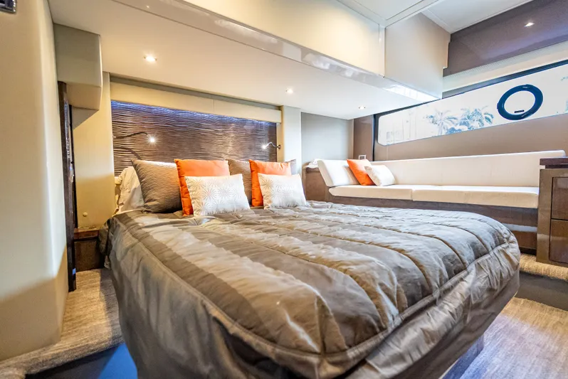 Pier Pressure Yacht Photos Pics Luxurious bedroom in 2017 Carver C52 Coupe with stylish design.