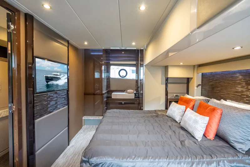 Pier Pressure Yacht Photos Pics Luxurious bedroom in 2017 Carver C52 Coupe yacht.