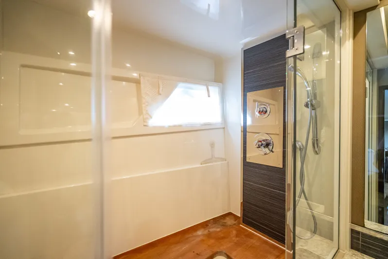 Pier Pressure Yacht Photos Pics Luxurious bathroom in Carver C52 Coupe 2017 yacht.