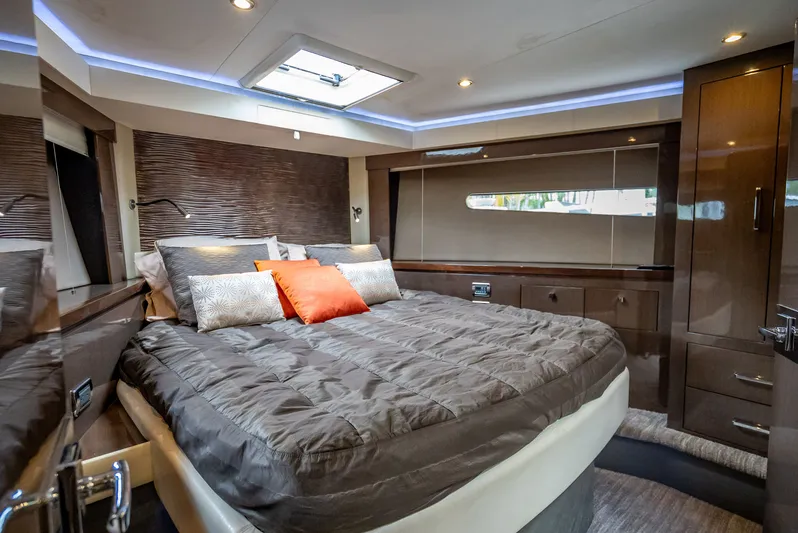 Pier Pressure Yacht Photos Pics Luxurious bedroom in 2017 Carver C52 Coupe yacht.