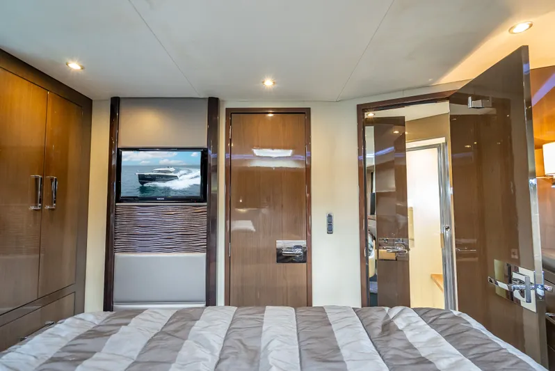 Pier Pressure Yacht Photos Pics Luxurious interior of Carver C52 Coupe yacht, 2017 model.