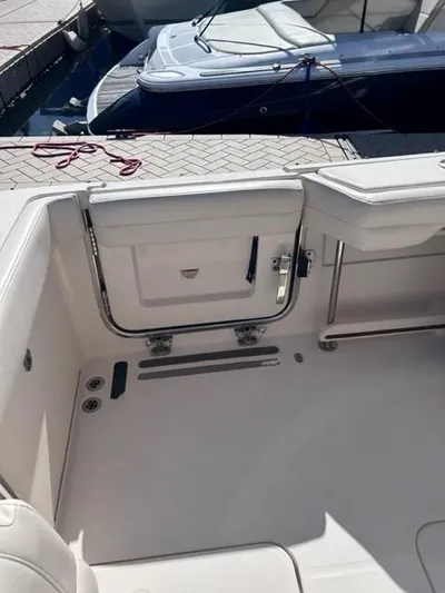  Yacht Photos Pics 2019 Grady-White Freedom 325 boat interior cockpit door
