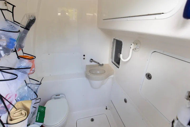  Yacht Photos Pics 2020 Invincible 39 Open Fisherman Head