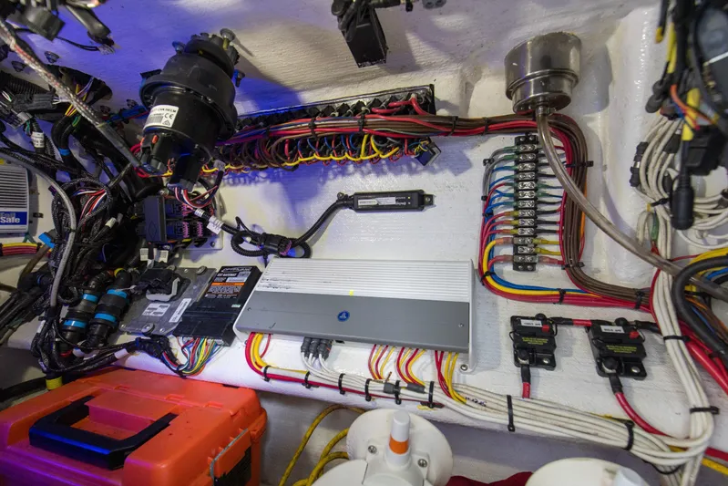  Yacht Photos Pics 2020 Invincible 39 Open Fisherman Center Console Area