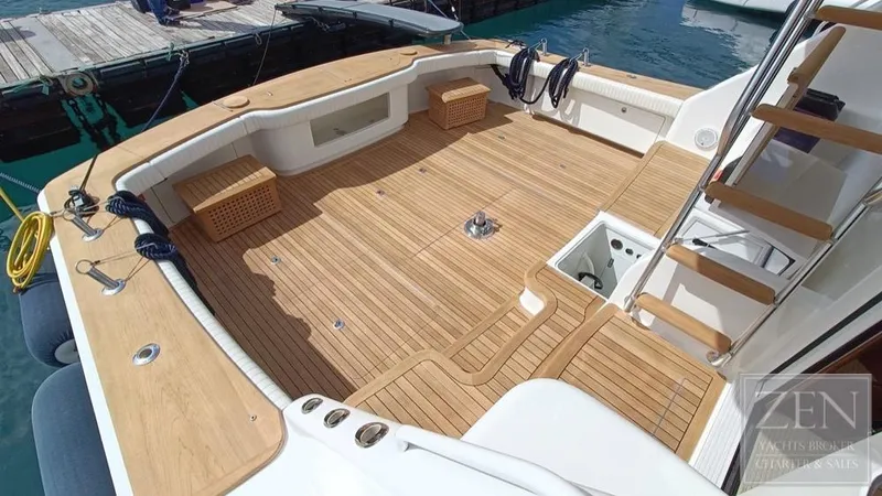 Tia Yacht Photos Pics 