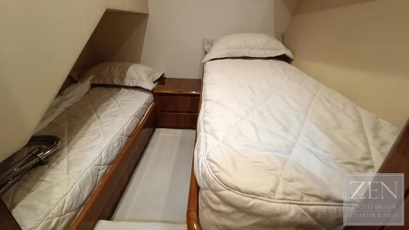 Tia Yacht Photos Pics 