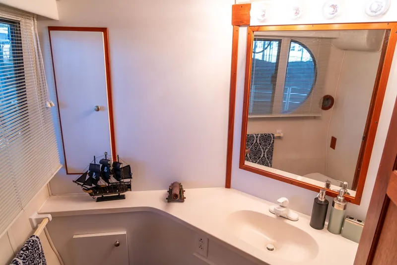 Jolly Roger II Yacht Photos Pics Bathroom interior of 1997 Harbor Master Stolkraft with nautical decor and modern fixtures.