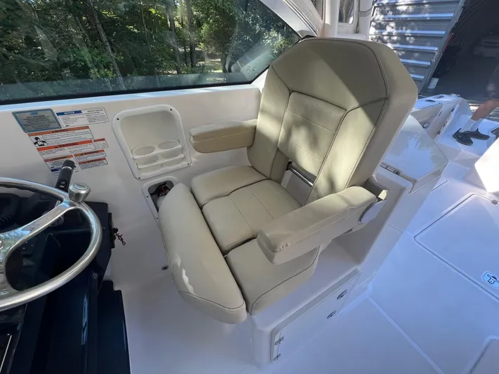 Pursuit Yacht Photos Pics Pursuit DC 295 Dual Console