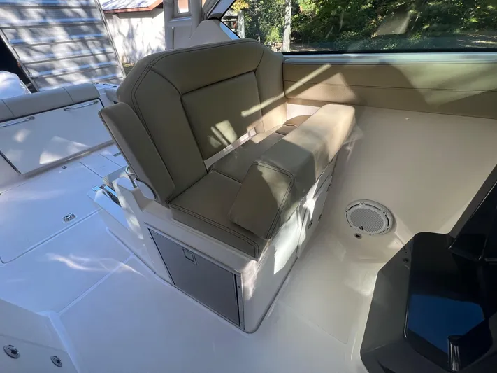 Pursuit Yacht Photos Pics Pursuit DC 295 Dual Console