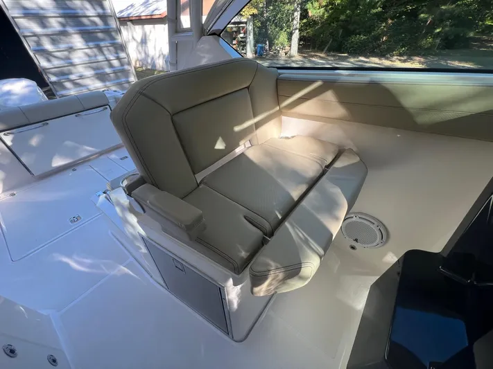 Pursuit Yacht Photos Pics Pursuit DC 295 Dual Console