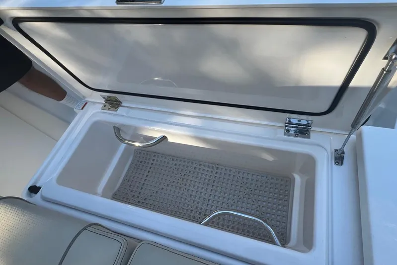 Pursuit Yacht Photos Pics Pursuit DC 295 Dual Console