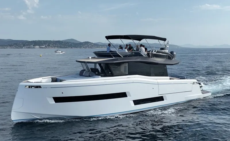 Dolce Vita Yacht Photos Pics 