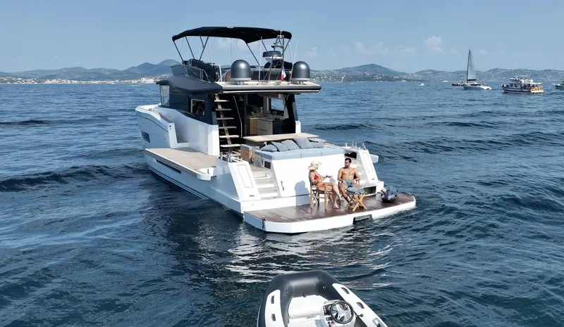 Dolce Vita Yacht Photos Pics 