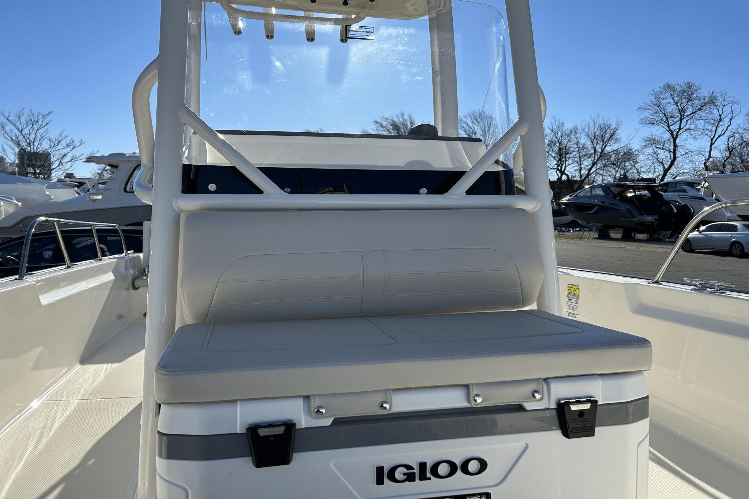 2024 Boston Whaler 210 Montauk Centre Console for sale - YachtWorld