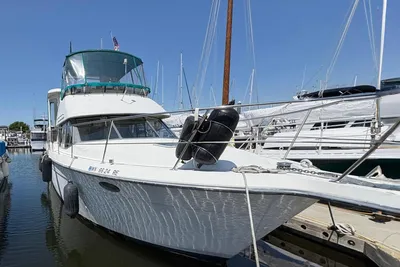 Carver 355 Aft Cabin