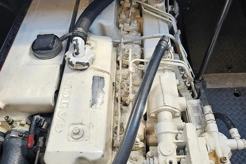  Yacht Photos Pics Engine of a 2005 Regal Commodore 4260 boat, featuring Volvo components.