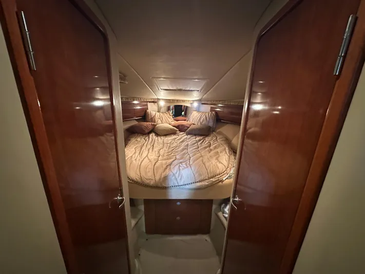  Yacht Photos Pics Luxurious cabin interior of 2005 Sea Ray 420 Sundancer yacht with cozy bedding.
