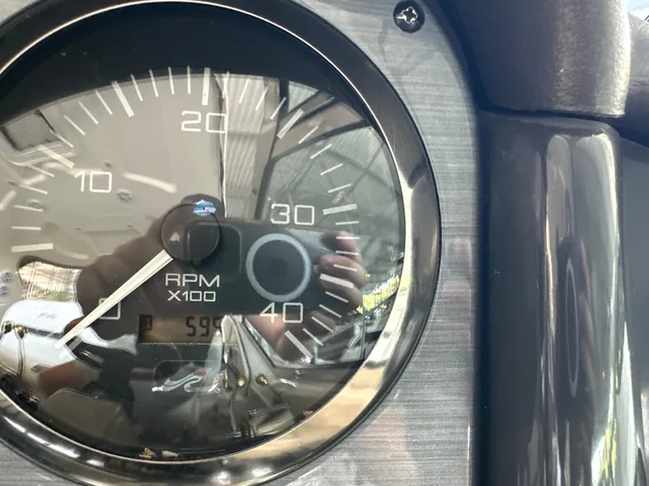  Yacht Photos Pics Close-up of 2005 Sea Ray 420 Sundancer RPM gauge showing 599 hours.