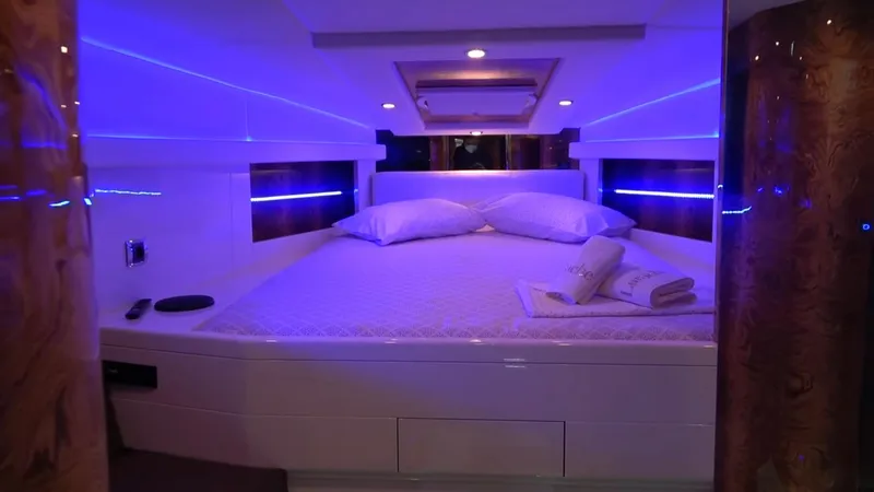 1676 Yacht Photos Pics 