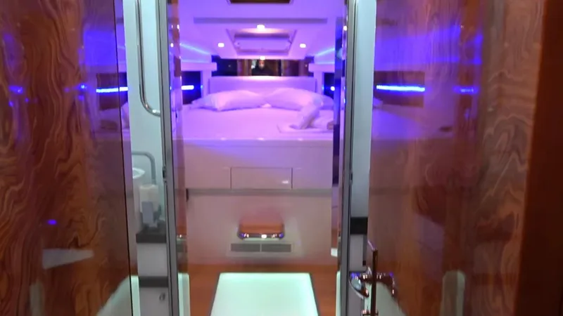 1676 Yacht Photos Pics 