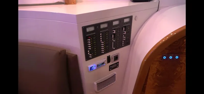 1676 Yacht Photos Pics 