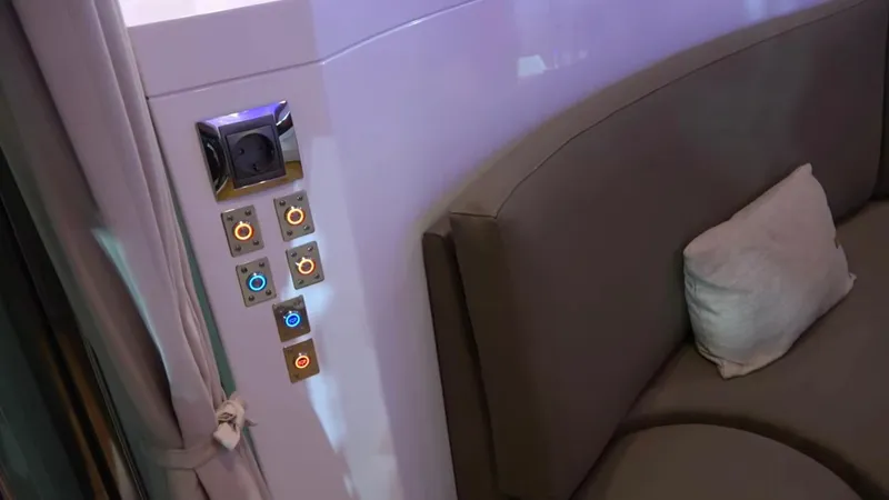 1676 Yacht Photos Pics 