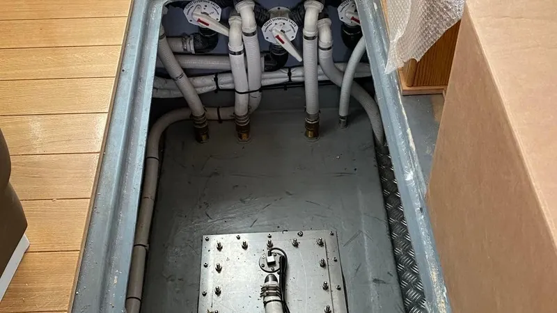 1676 Yacht Photos Pics 