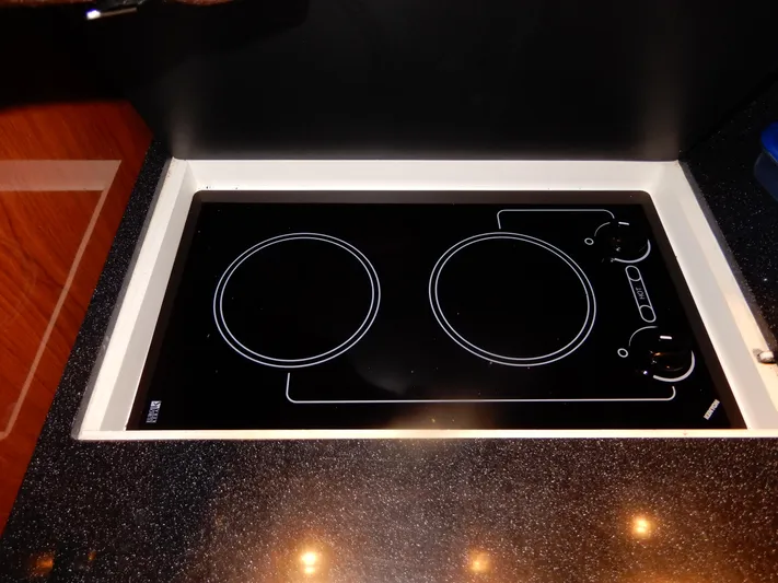  Yacht Photos Pics Built-in electric stove on 2006 Regal Commodore 3760 IO yacht kitchen.