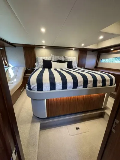 Happy Ours Yacht Photos Pics 2019 Riviera 5400 Sport Yacht - Image 34
