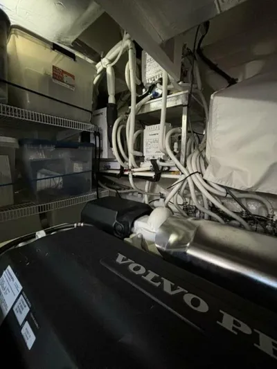 Happy Ours Yacht Photos Pics 2019 Riviera 5400 Sport Yacht - Image 42