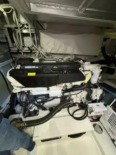 Happy Ours Yacht Photos Pics 2019 Riviera 5400 Sport Yacht - Image 41