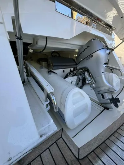 Happy Ours Yacht Photos Pics 2019 Riviera 5400 Sport Yacht - Image 6