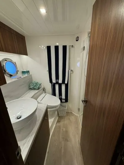 Happy Ours Yacht Photos Pics 2019 Riviera 5400 Sport Yacht - Image 37