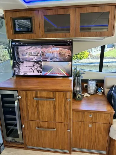 Happy Ours Yacht Photos Pics 2019 Riviera 5400 Sport Yacht - Image 18