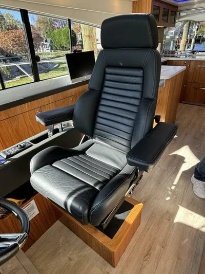 Happy Ours Yacht Photos Pics 2019 Riviera 5400 Sport Yacht - Image 21