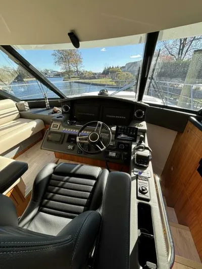 Happy Ours Yacht Photos Pics 2019 Riviera 5400 Sport Yacht - Image 20