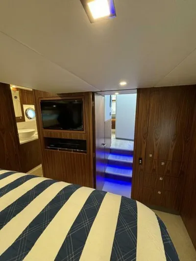 Happy Ours Yacht Photos Pics 2019 Riviera 5400 Sport Yacht - Image 40