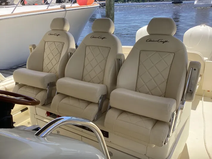  Yacht Photos Pics 2016 Chris-Craft 34 Catalina boat with luxurious beige leather seats.