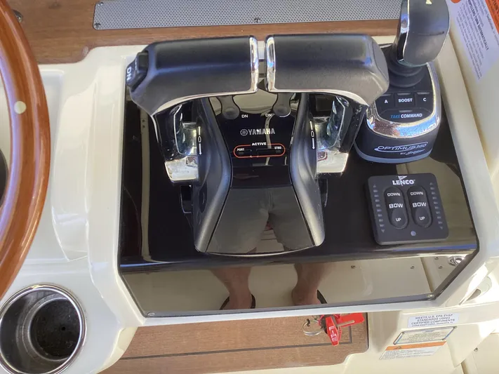  Yacht Photos Pics Control panel of a 2016 Chris-Craft 34 Catalina boat with Yamaha throttle.