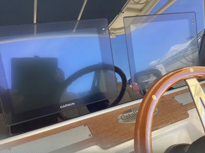  Yacht Photos Pics 2016 Chris-Craft 34 Catalina dashboard with Garmin navigation screens.